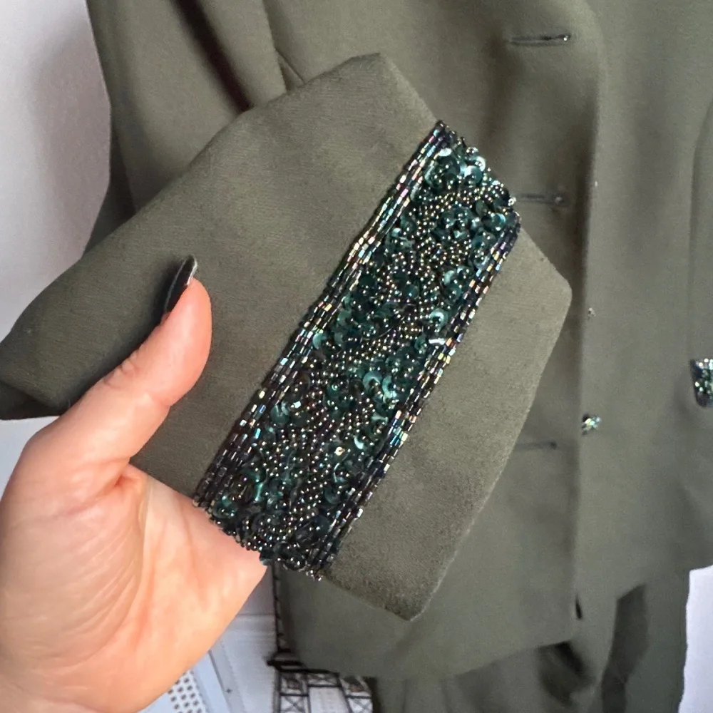 John Meyer Of Norwich Elegant Set of 2Pc Beaded Jacked Skirt Suit Sz 8